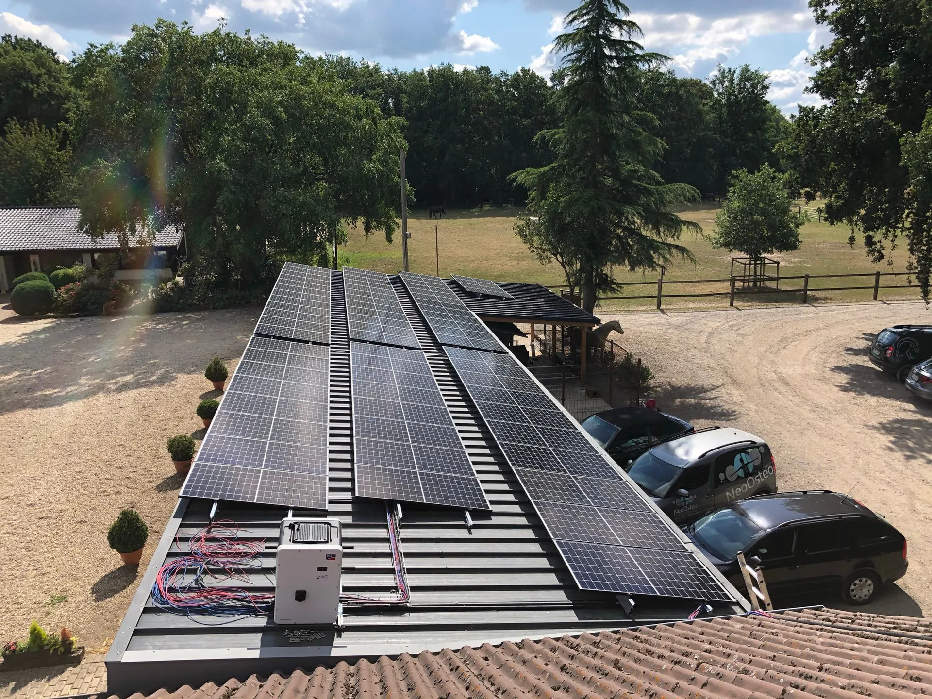 Gewerbliche PV-Anlage auf Metalldach